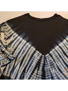 Enti Long Sleeve Scoop Neck Navy / Ivory Tie Dye top -Size Med